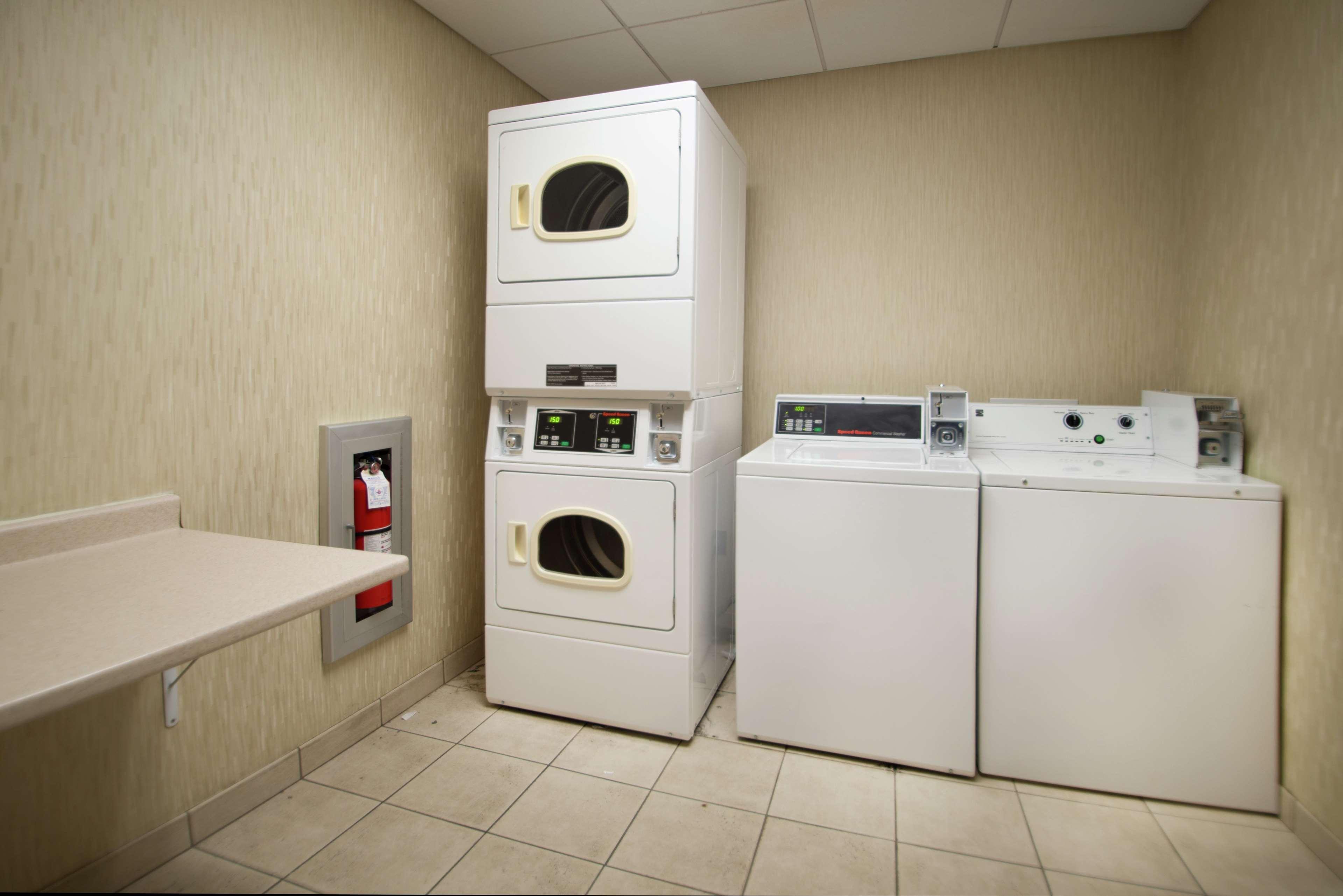 Hampton Inn Linden Buitenkant foto
