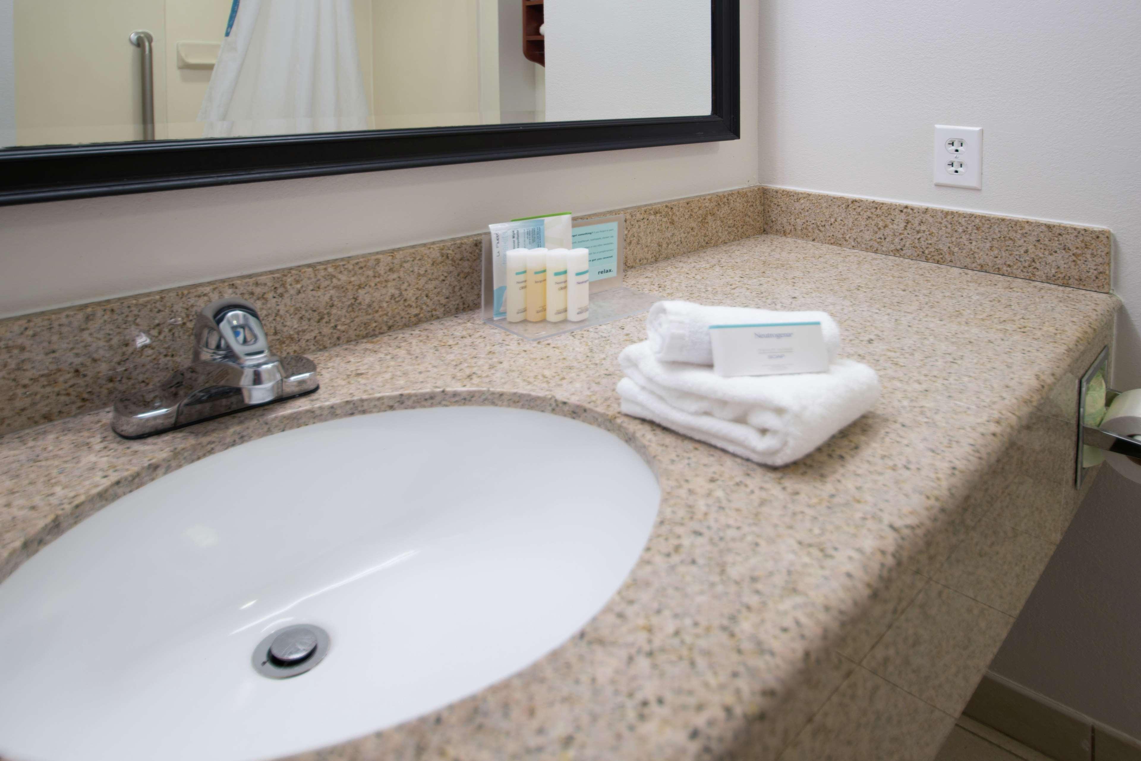 Hampton Inn Linden Buitenkant foto