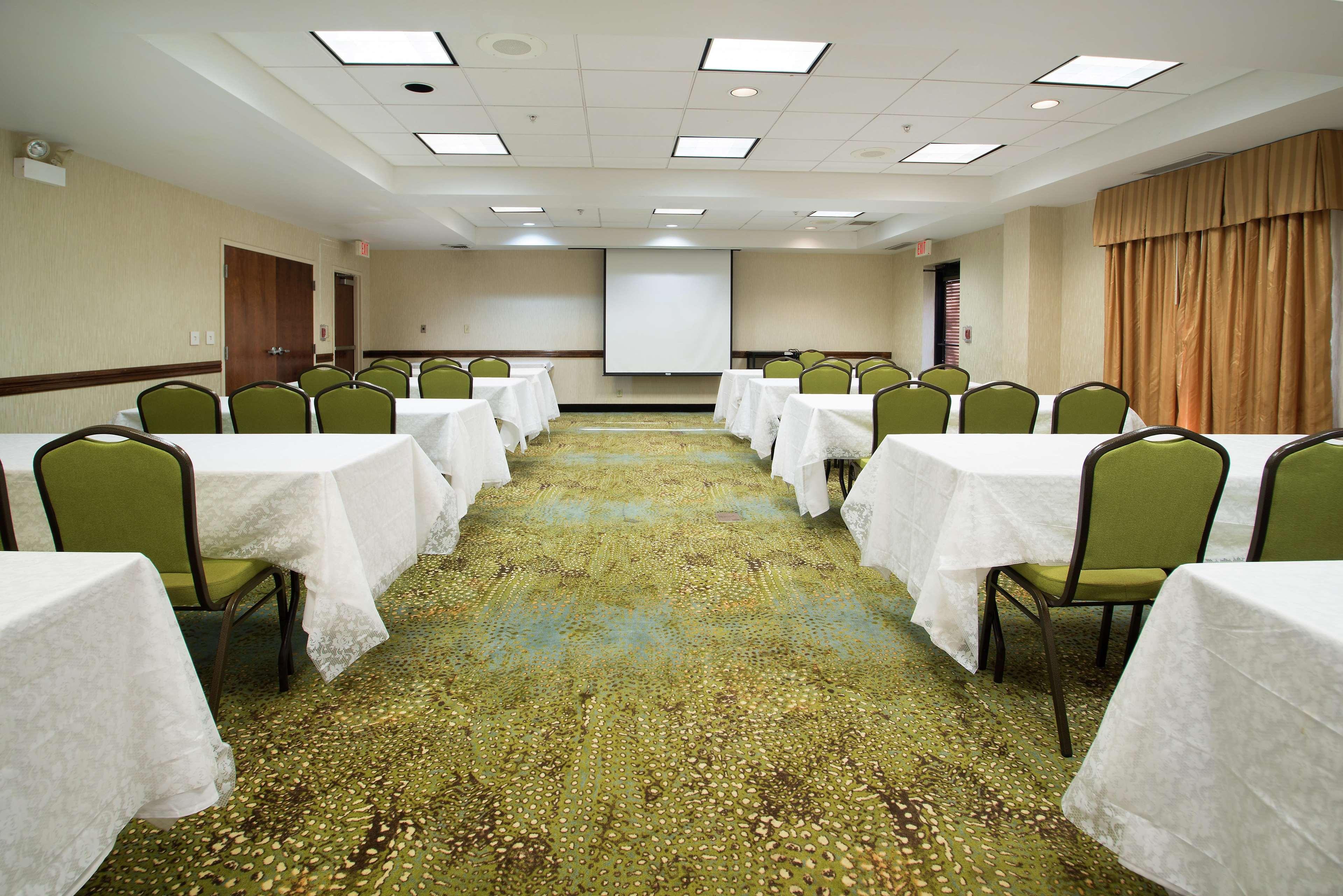 Hampton Inn Linden Buitenkant foto