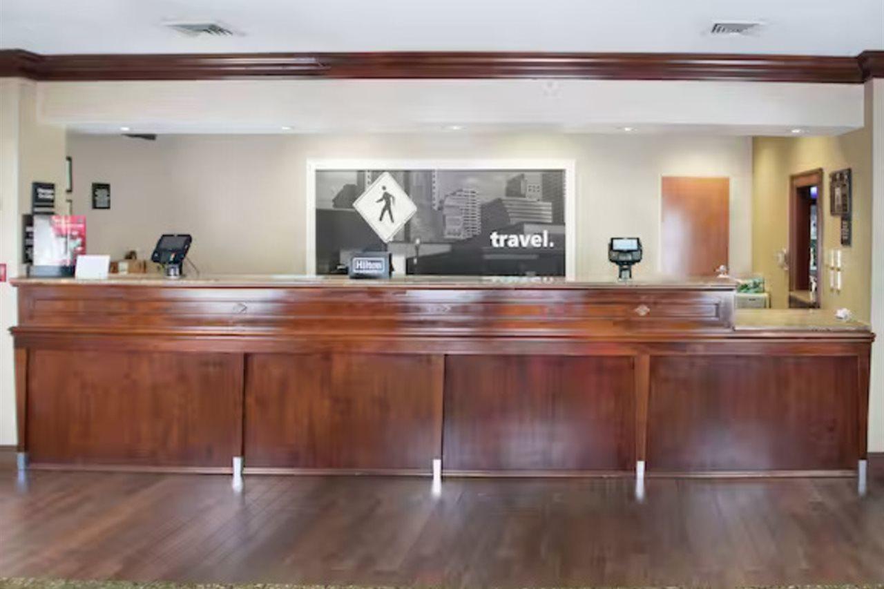 Hampton Inn Linden Buitenkant foto