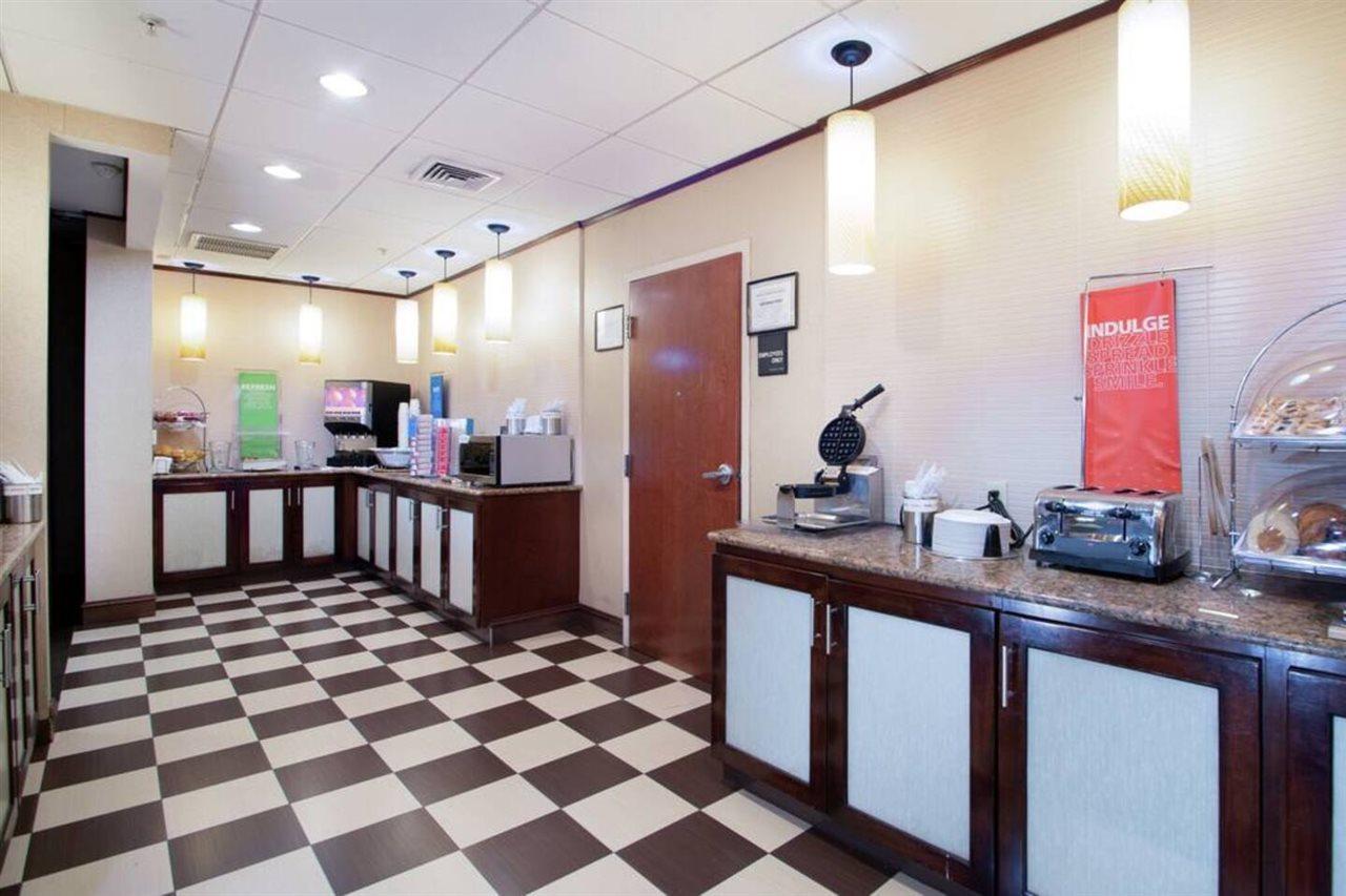 Hampton Inn Linden Buitenkant foto