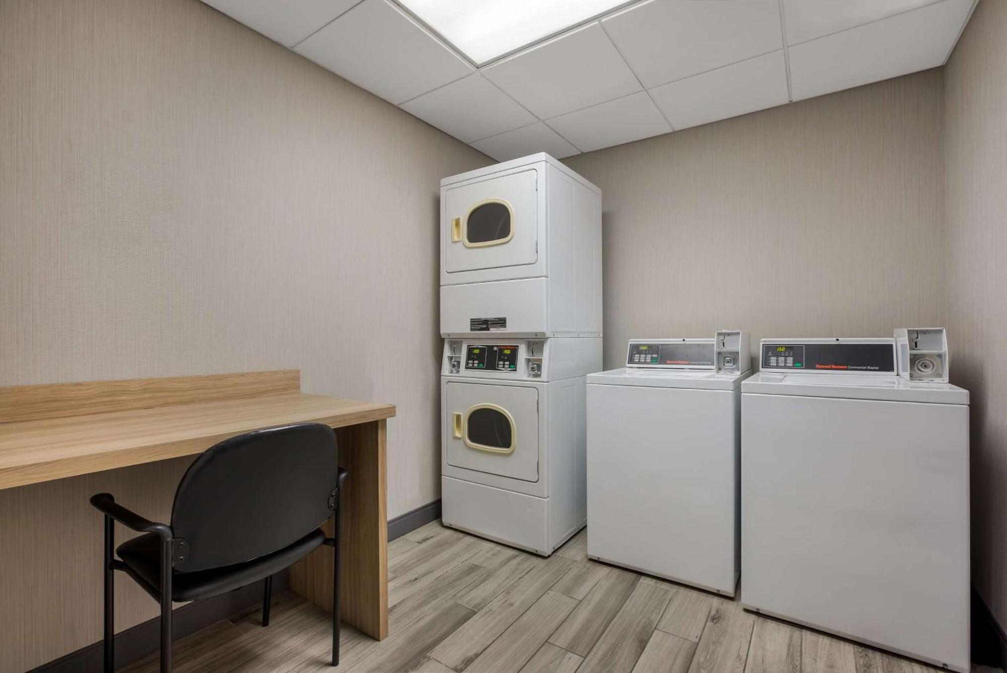 Hampton Inn Linden Buitenkant foto