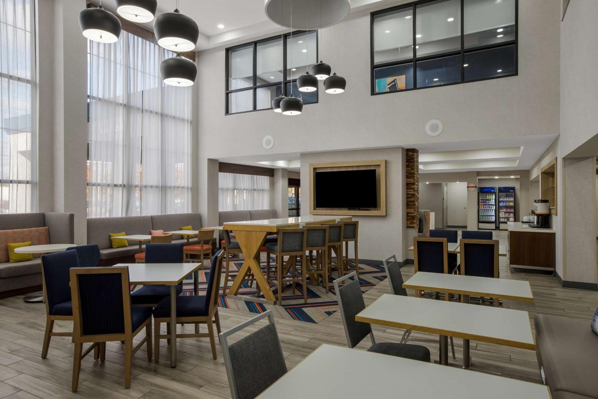 Hampton Inn Linden Buitenkant foto